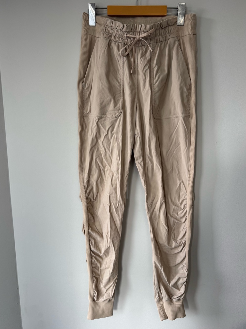 (6) lululemon athletica Beige Drawstring Jogger Pants